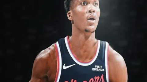 费内巴切杯赛争议判罚引穆里尼奥怒抓对手教练脸庞